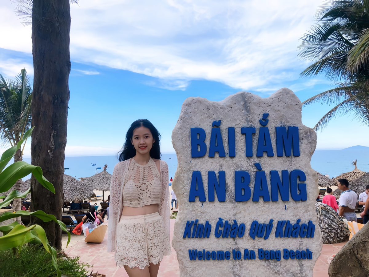 Tourist check in An Bang Beach in Hoi An, Hoi An tour