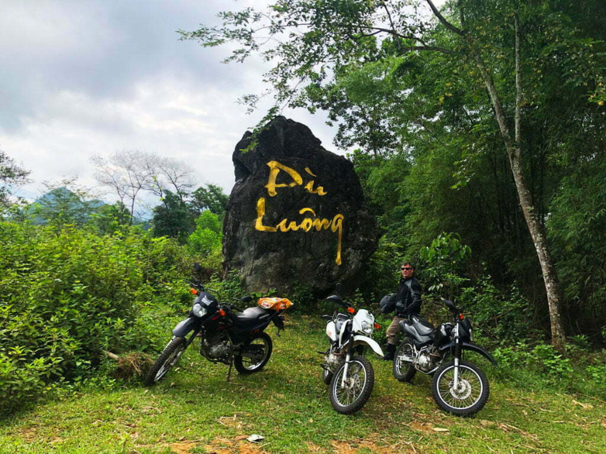 Traveling by motorbike in Pu Luong