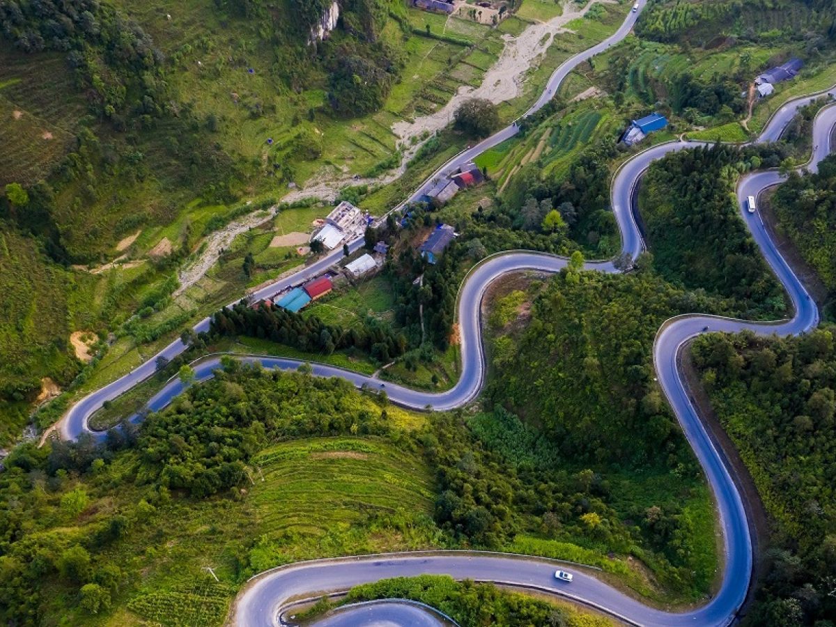 Ma Pi Leng Pass - the steep mountain pass in Ha Giang is always something that tourists want to conquer