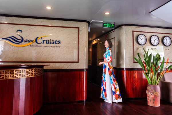 Bai Tu Long Bay Swan Cruise