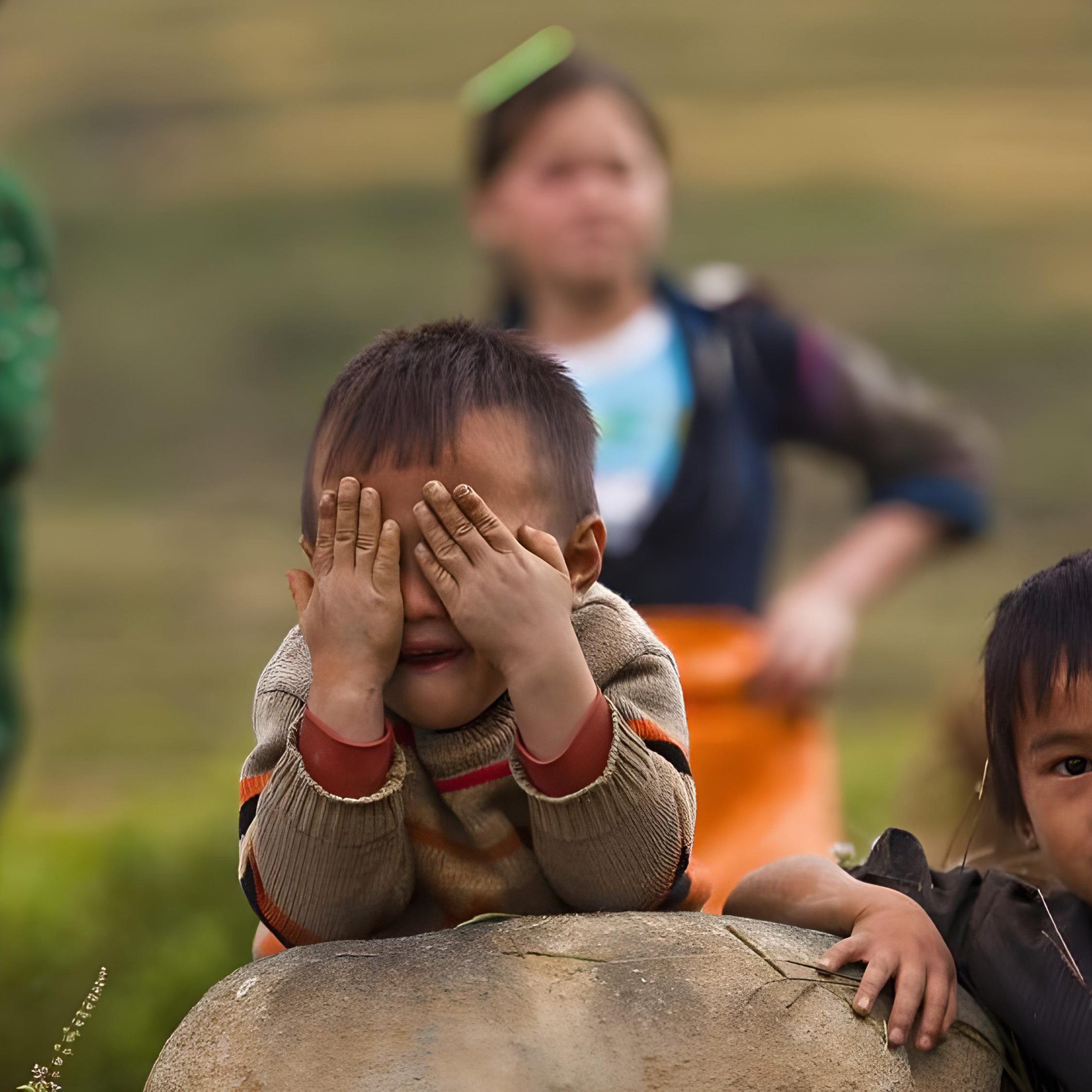 Watching children play in the romantic fields in Sapa