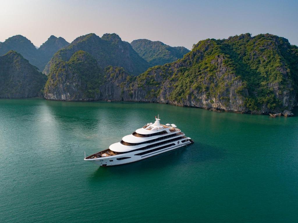 Scarlet Pearl Cruise Luxury