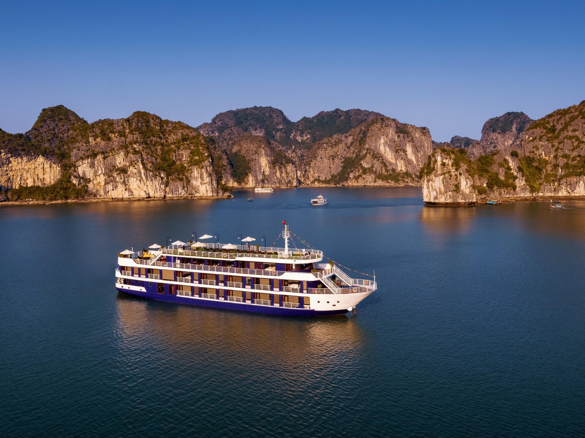 Dragon Bay Cruise 2 Days 1 Night 5 Star